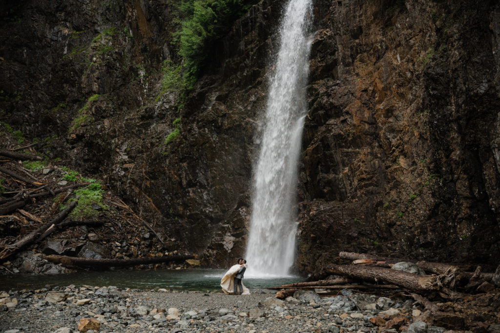 hiking elopement at Franklin Falls, Washington State