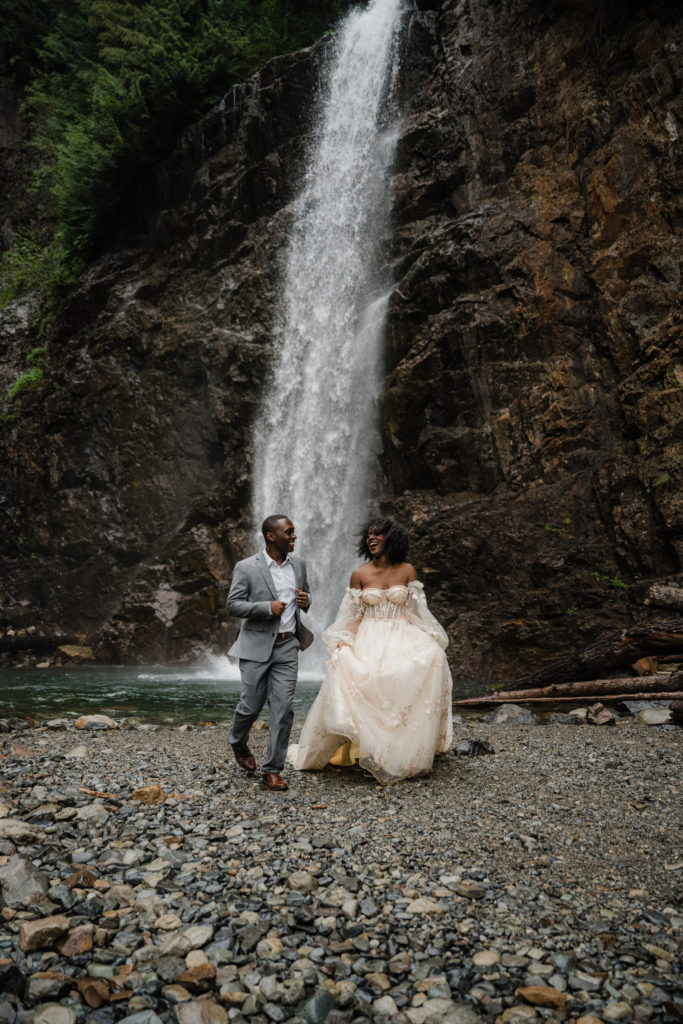 Franklin Falls Elopement, Washington State Elopement, PNW elopement, waterfall elopement, hiking elopement