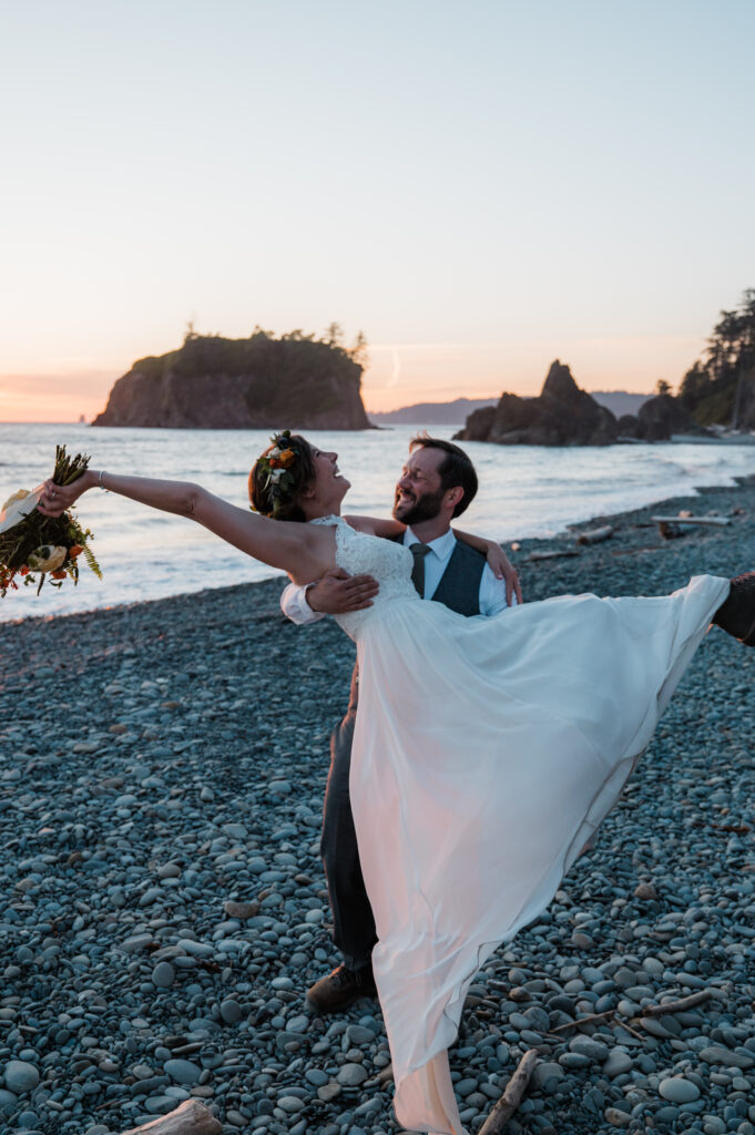 elopement at ruby beach in Olympic National Park