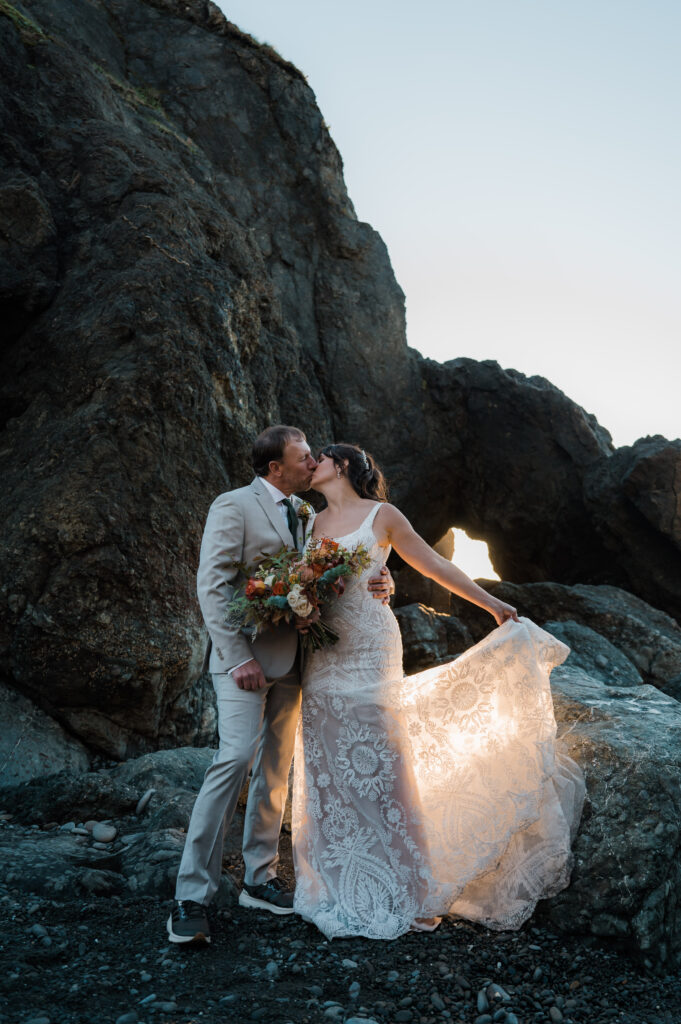 Bride and groom kissing at Ruby Beach in Olympic National Park