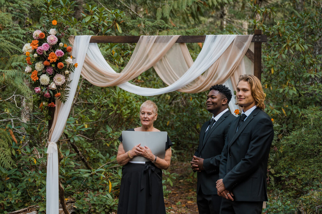 A Mt. Hood elopement ceremony at a cabin in the woods